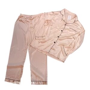 ⛱️ NWT Pink Satin 2 Piece Pajama Set Large